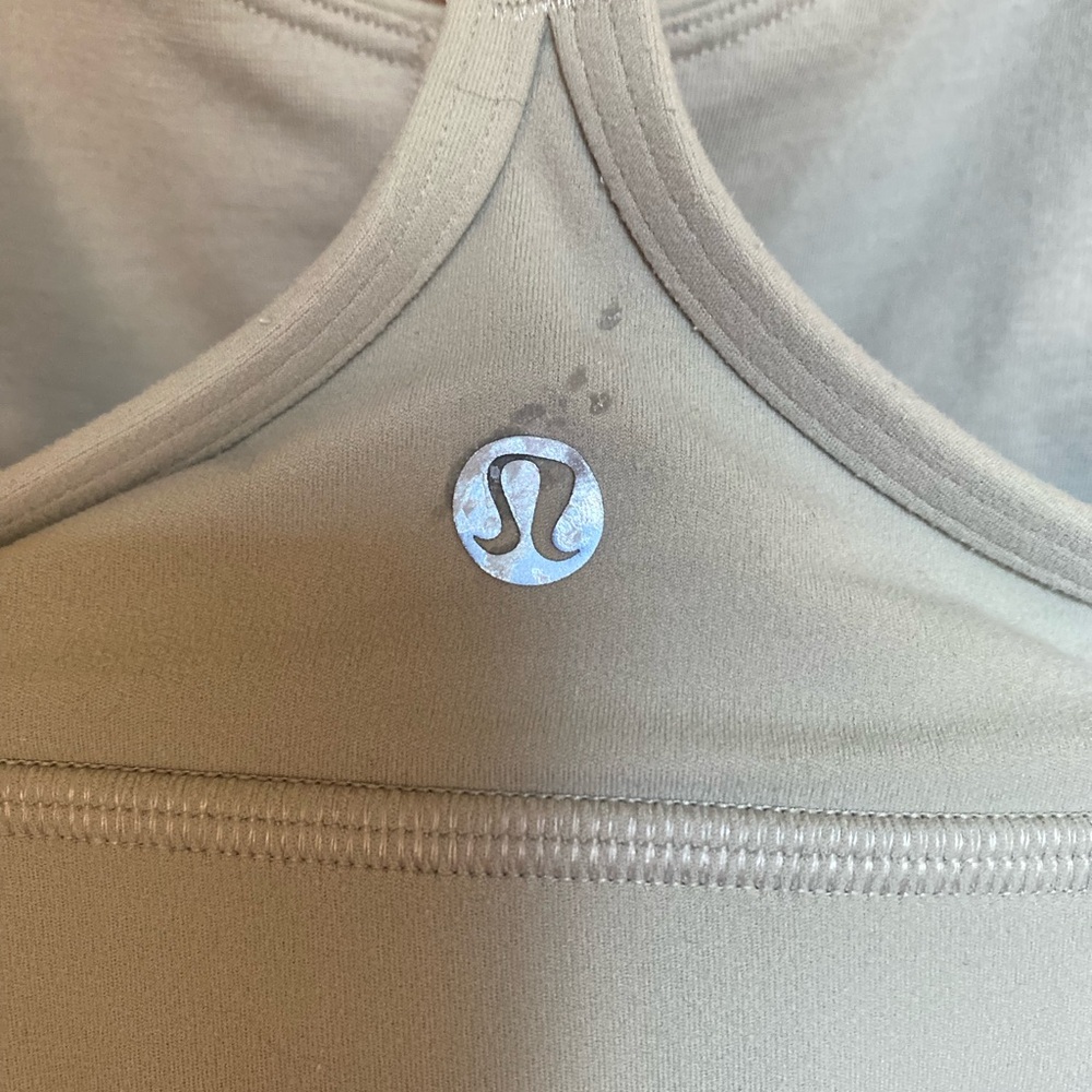 💸CLOSET CLEAROUT 💸Lululemon Flow Y Nulu Bra, soft fabric. Size 4. Like new - Picture 3 of 4